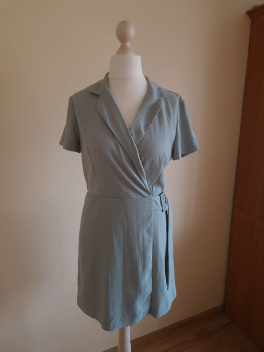 Elegancka kopertowa sukienka podkreślająca talię Mango roz. M