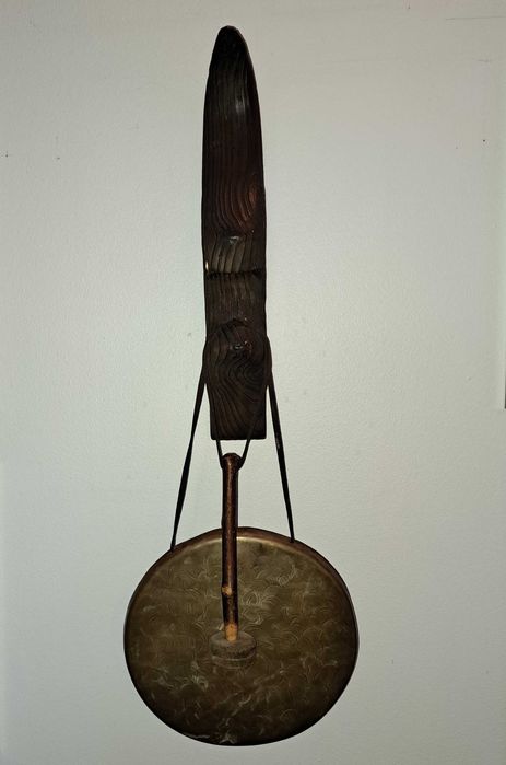 Gong wiszący drewniany
