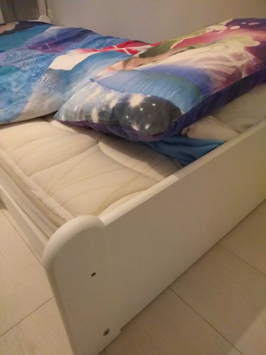 Cama criança com colchão