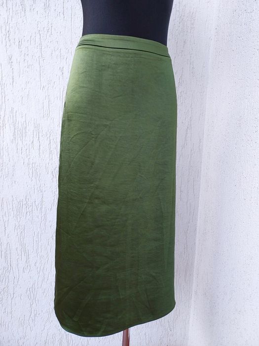 Długa spódnica satynowa w roz L/XL.