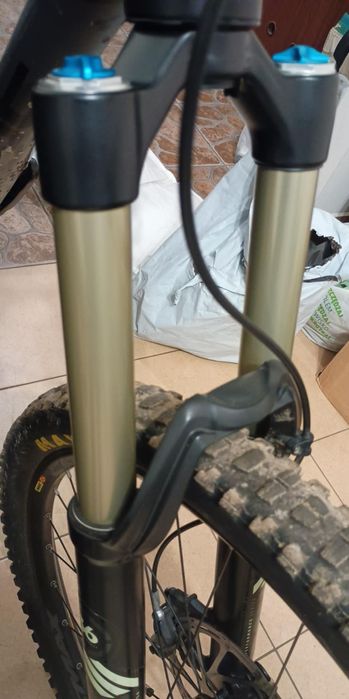 Fox 36 pod kolo 27.5, skok 180mm