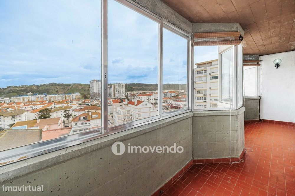 Apartamento T1 junto à praia, com estacionamento, Costa da Caparica