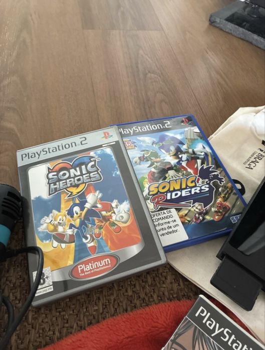 Playstation 2 com comandos e microfones
