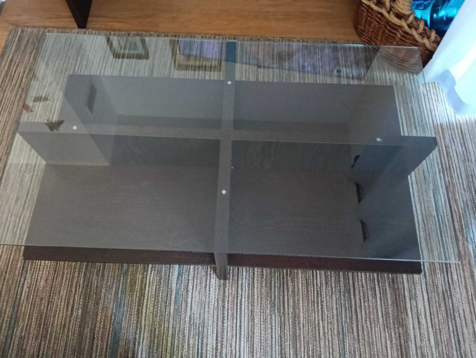 Mesa de centro com vidro muito resistente