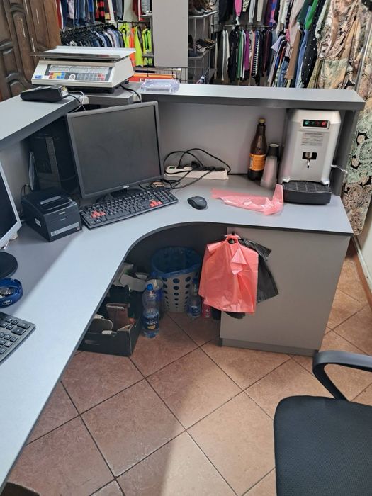 Меблі для магазину