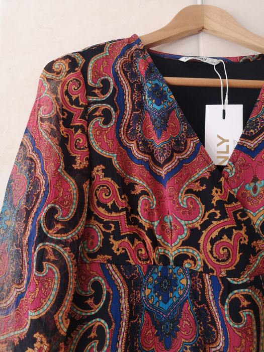 NOVO- Vestido curto de manga comprida