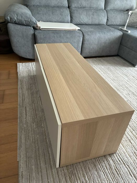 Móvel Besta IKEA ef carvalho c/velatura branca e portas brancas