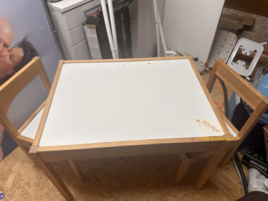 Stolik dzieciecy z krzeselkami z Ikea
