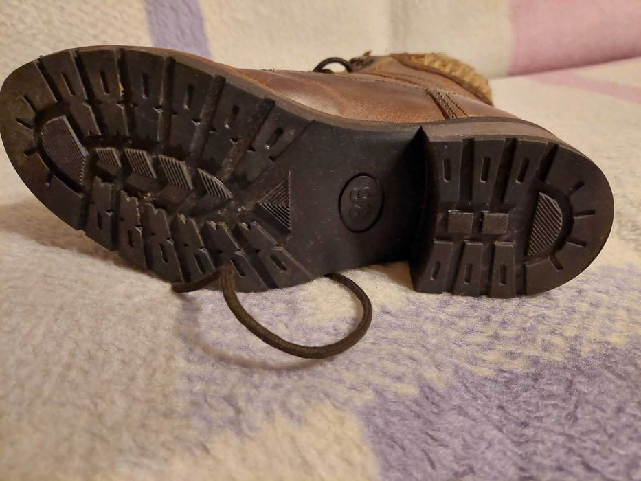 Buty górskie, damskie.