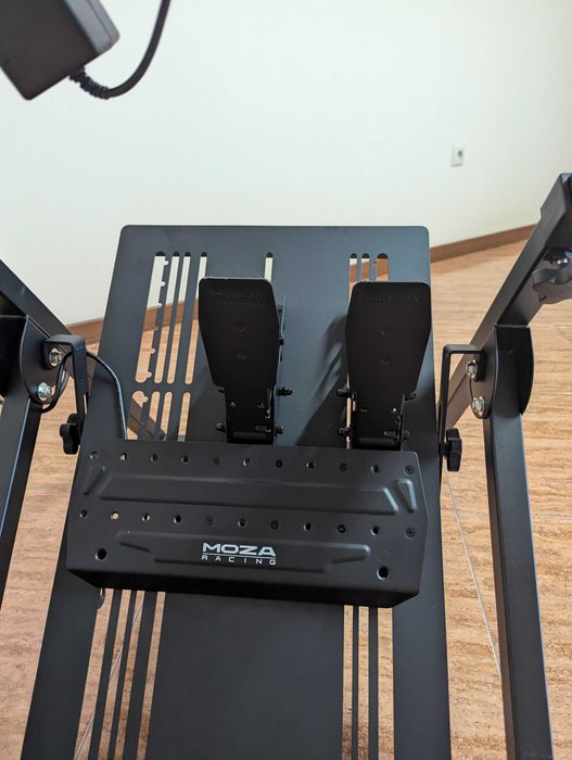Bundle Moza R3 (Xbox/PC) + Suporte GT OMEGA APEX - Como Novo