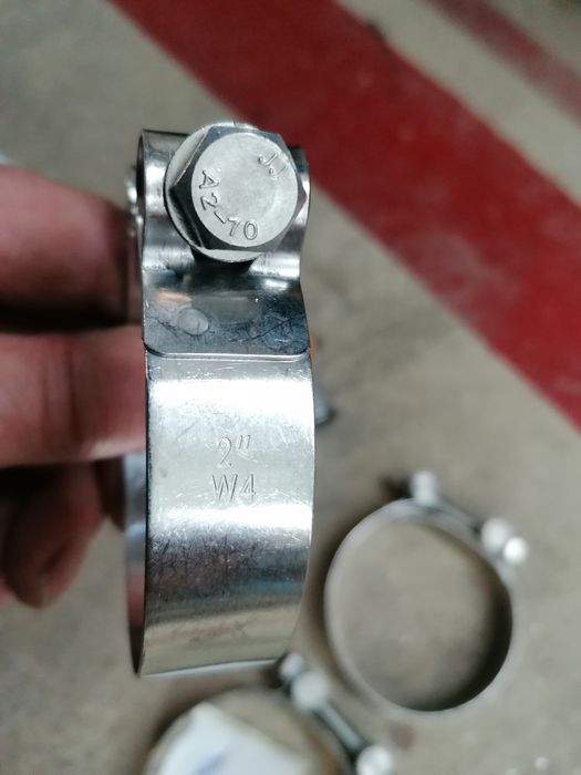 Abraçadeiras de inox resistente para desocupar