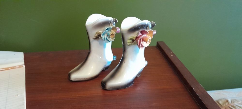 Botas em faiança vintage