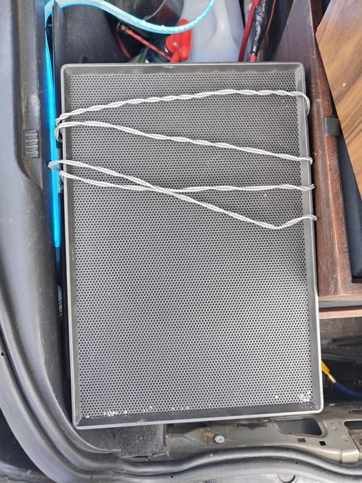 Głośniki  działające