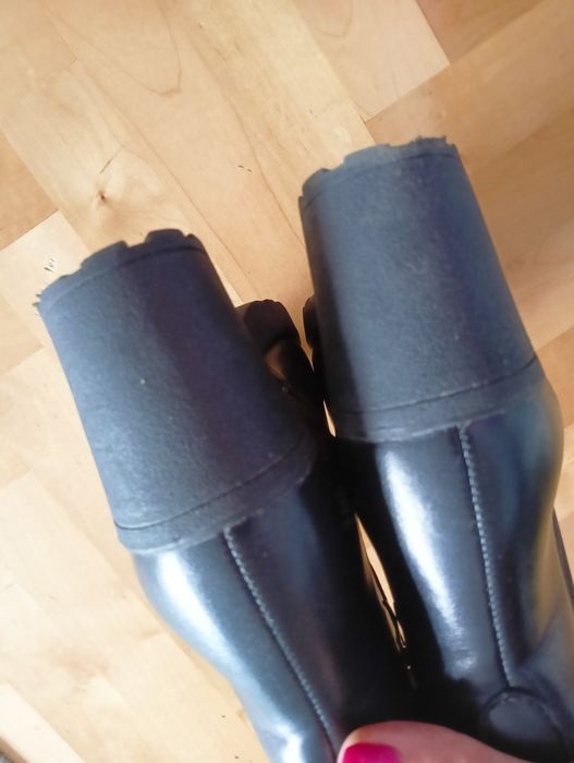 Botki czarne 39 .