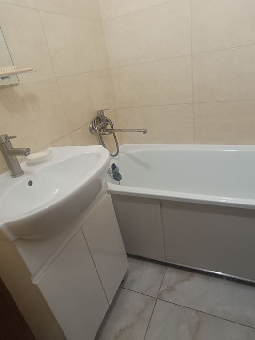 здам довгостроково 3кім. квартиру в Києві