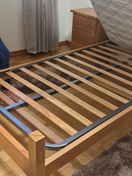Cama de de solterio como nova.