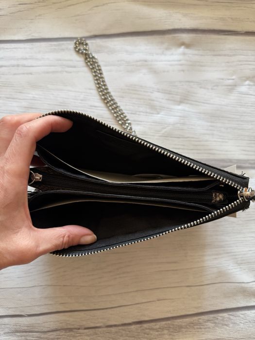 Новий клатч Zara