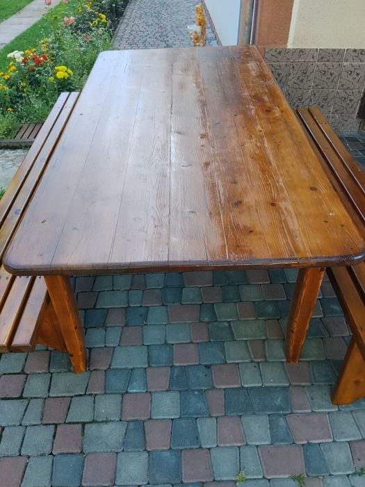 Продам стіл + 2 лавиці + подарунок