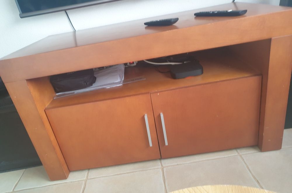 Movel de TV em madeira  cerejeira em bom estado