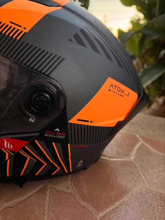 Capacete MT HELMENTS Atom 2