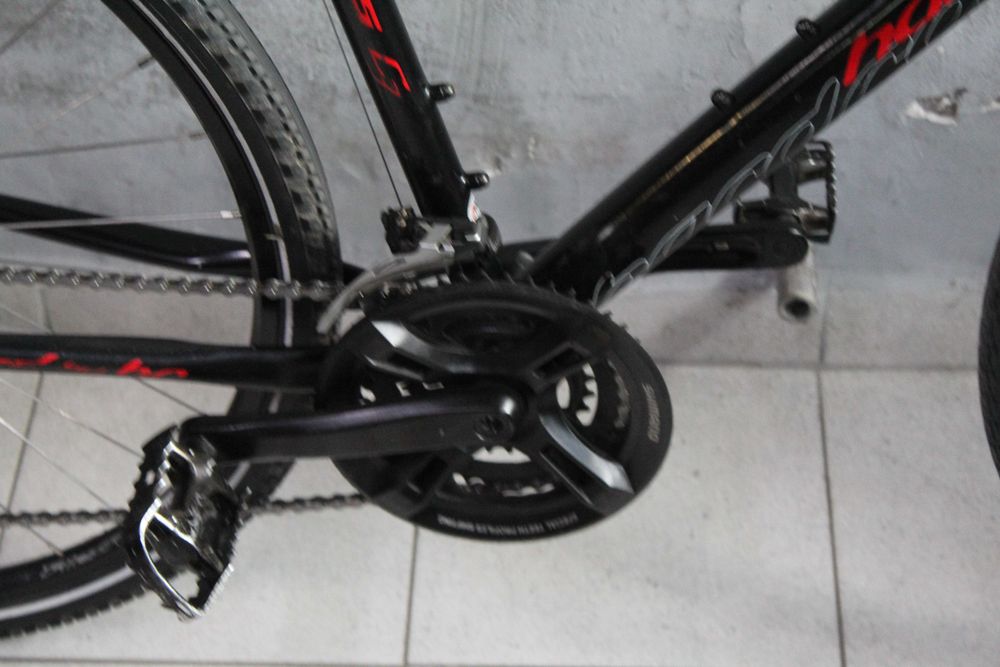 Rower crossowy HardRock, Rama 18,5", Koła 28" Alu, Amor Shimano Deore, Lekki
