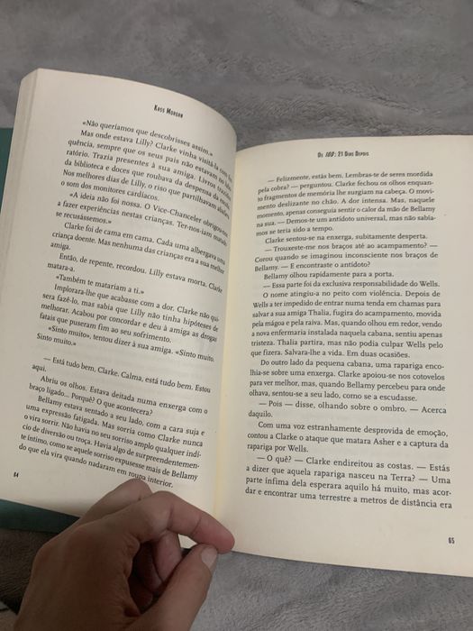 Livro Os 100, 21 dias depois, de Kass Morgan quarta edição
