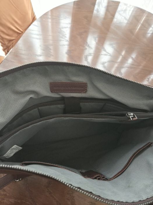 Шкіряна сумка для ноутбука.