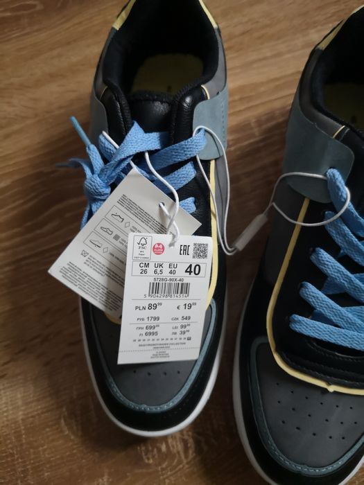 Nowe buty Reserved