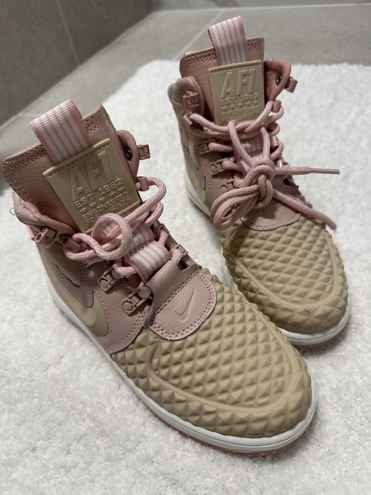 Кроссовки Nike AF1 est 1982