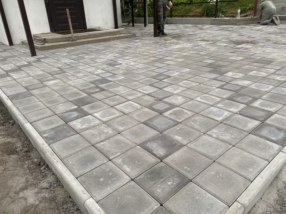 Укладка тротуарної плитки