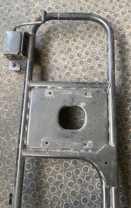 Suporte pneu suplente para Terrano I