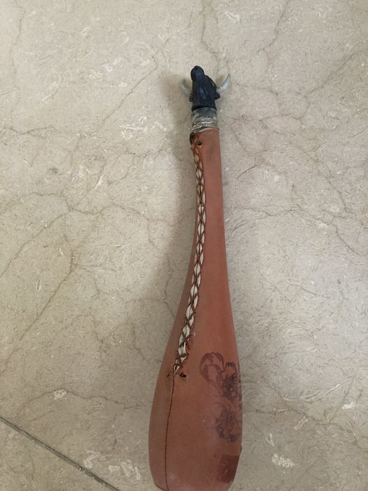 Garrafa forrada com couro