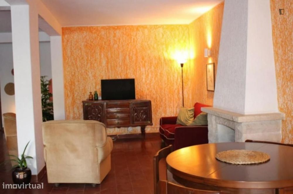 Quarto - localizado em Carcavelos Lisbon