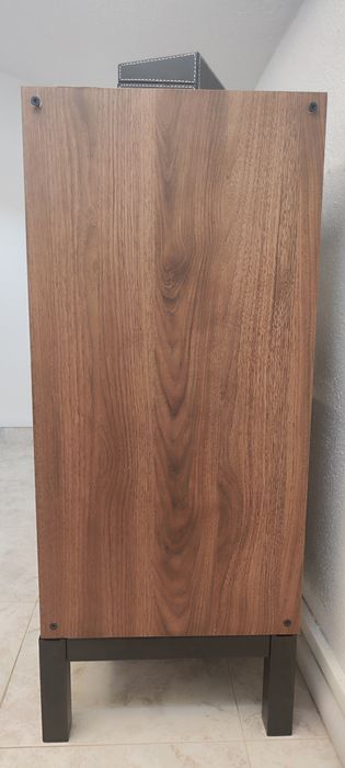 IKEA Kallax nogueira com suporte