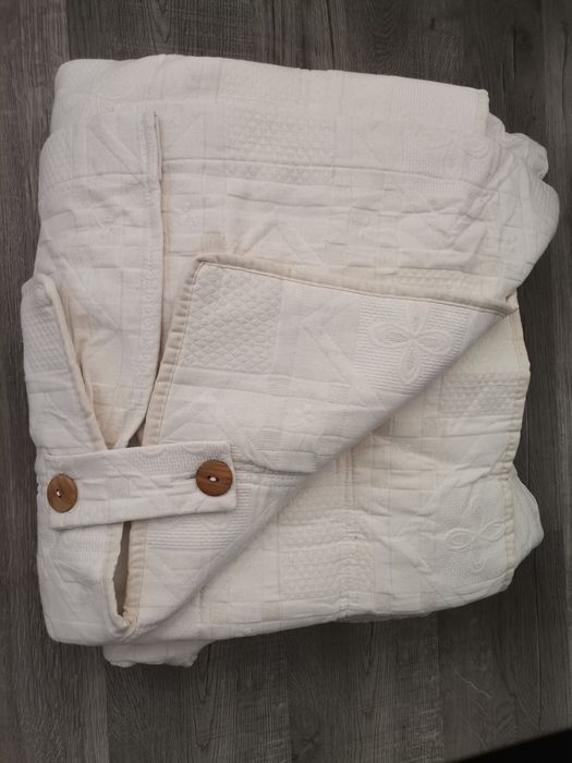 Colcha acolchoada com 2 almofadas