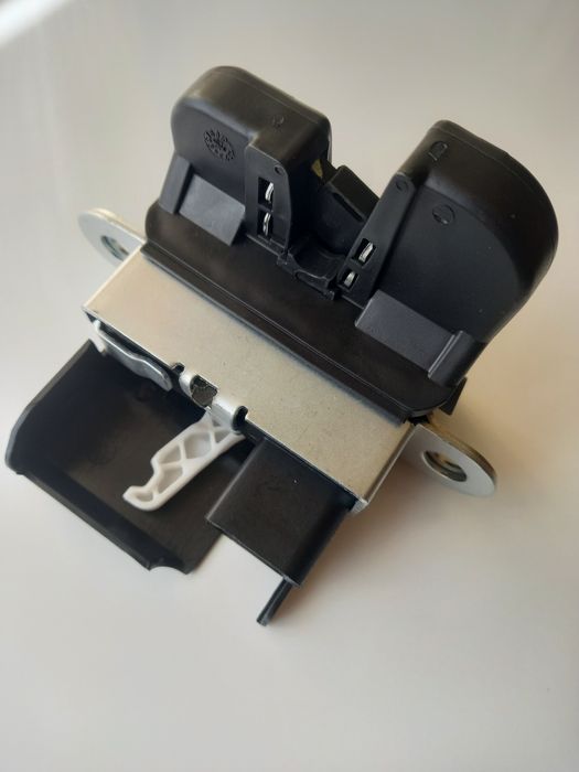 Замок кришки багажника VW Passat B6 B7 Golf 5 6 Touran Seat ляда
