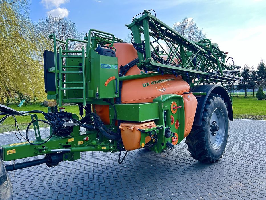 Opryskiwacz Amazone UX 4200 Specjal 24 m, 2015 r. 140.000 netto