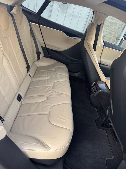 Оренда авто tesla S 90 кіловат 450 + км