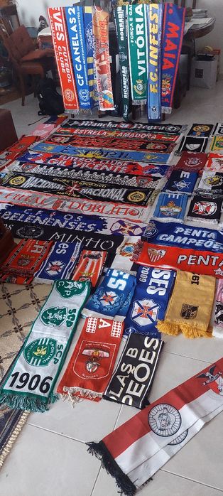 Varios cachecois de varios clubes