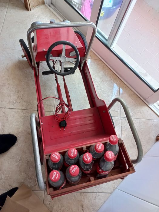 Carrinho de pedais coca cola
