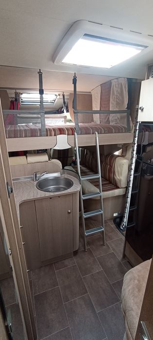 BURSTNER ixeo  695 cama fixa e cama basculante