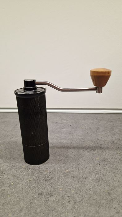 Ekspres De' Longhi Dedica Style EC685.R + młynek ręczny