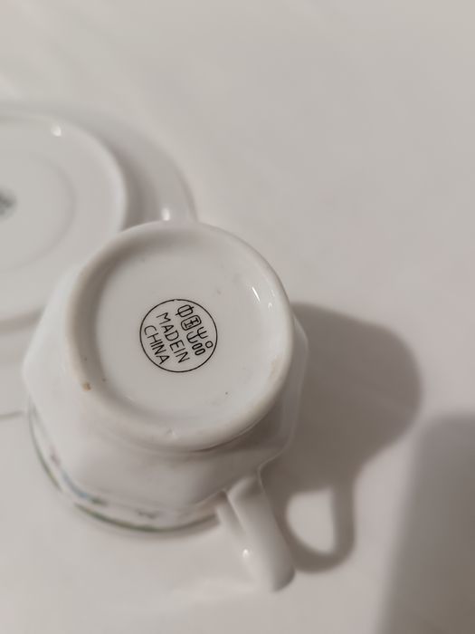 Chávena de Chá e pires branca verde e dourado