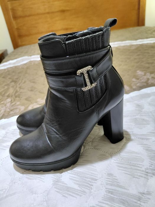 Botas pretas tamanho 35