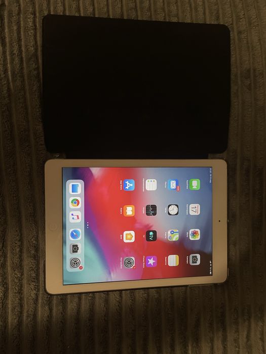 Apple iPad Air (1-st gen) — 16 GB, АКБ 87%