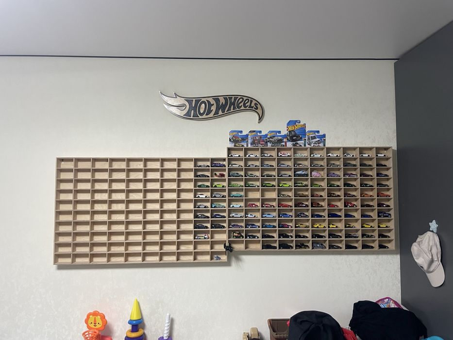Продам полиці для машинок Hot Wheels