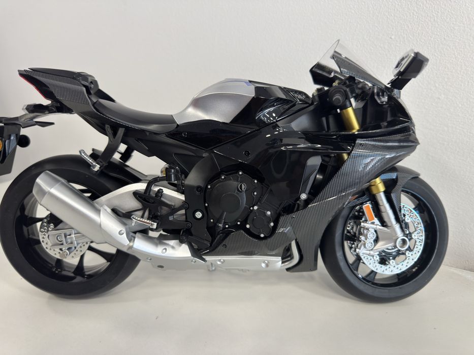 Yamaha MR1. fumo, luzes, trabalha. Tamanho 1:6