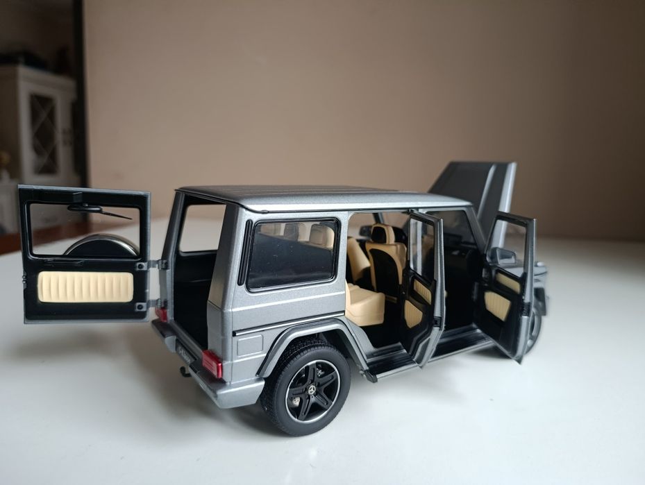 Модель 1/18  Mercedes Benz