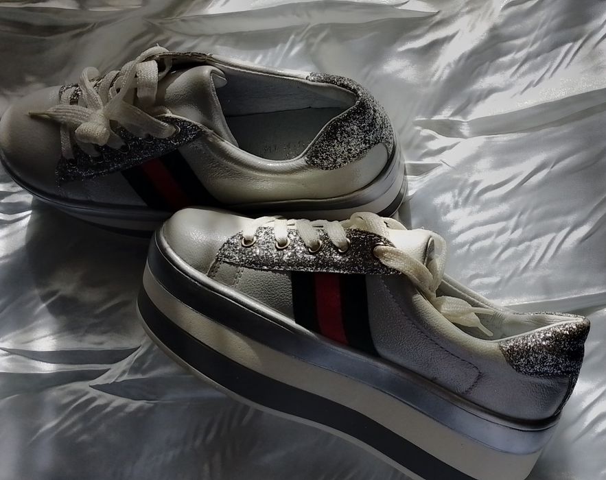 Кросівки 36 розміру