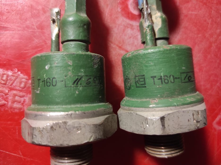 Продаються силові тиристори